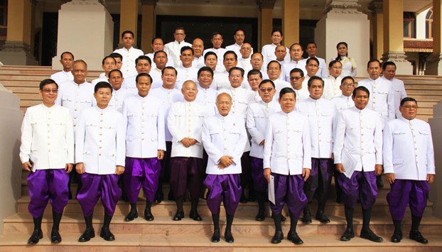 អ្នកនាំពាក្យ​រដ្ឋសភា និង​ពលរដ្ឋ​ម្ចាស់​ឆ្នោត​ថា រហូត​មក​ដល់​ពេល​នេះ មិនដែល​ឃើញ​សមាជិកសភា​មិន​ជាប់ឆ្នោត​ដែល​បក្ស​កាន់អំណាច​លើក​បន្តុប ទាំង​៥៥ ចុះ​ជួប​ពលរដ្ឋ​នៅ​តាម​មូលដ្ឋាន​នៅឡើយ​ទេ
